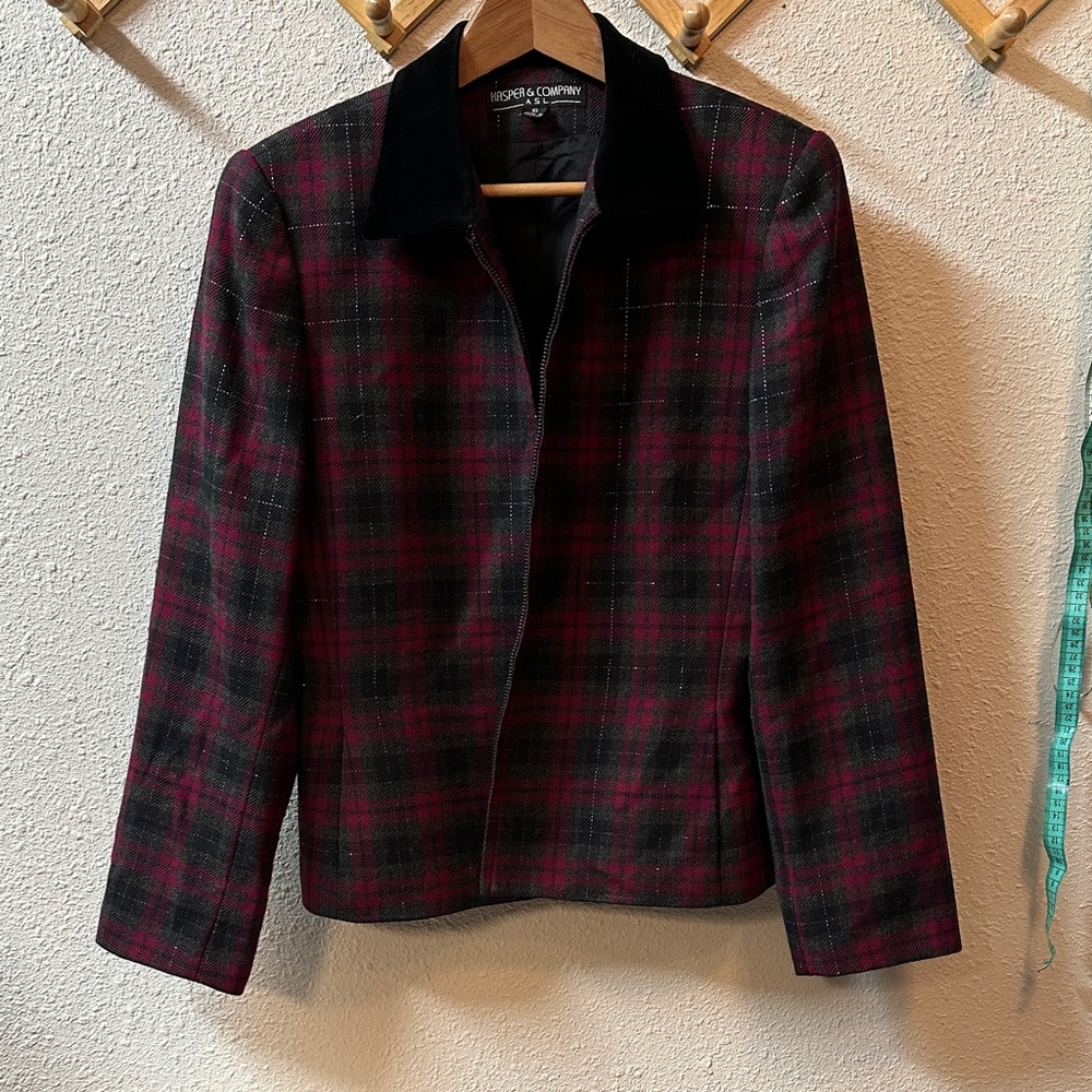 VTG Holiday Black and Red Plaid Blazer with velvet collar Womans 10